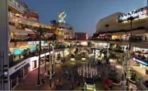 Ovation-Hollywood-Shopping-Mall-Los-Angeles-California-at-night